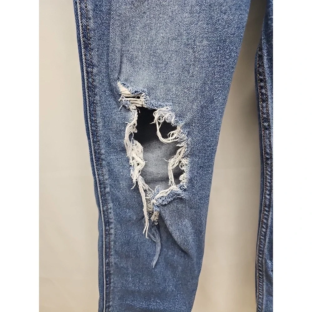 Hollister Ultra High-Rise Blue Distressed Denim Mom Jeans Juniors Sz 1r W25 L27 - Picture 6 of 15
